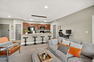 8350 Cascade Ave in West Des Moines, IA - Building Photo - Building Photo