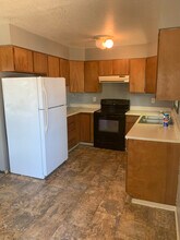 204 Cedar St in Cheney, WA - Foto de edificio - Building Photo