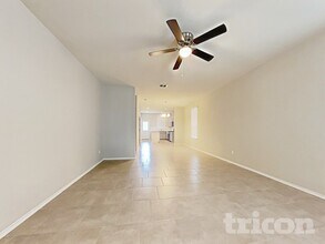 14003 Elounda in San Antonio, TX - Foto de edificio - Building Photo