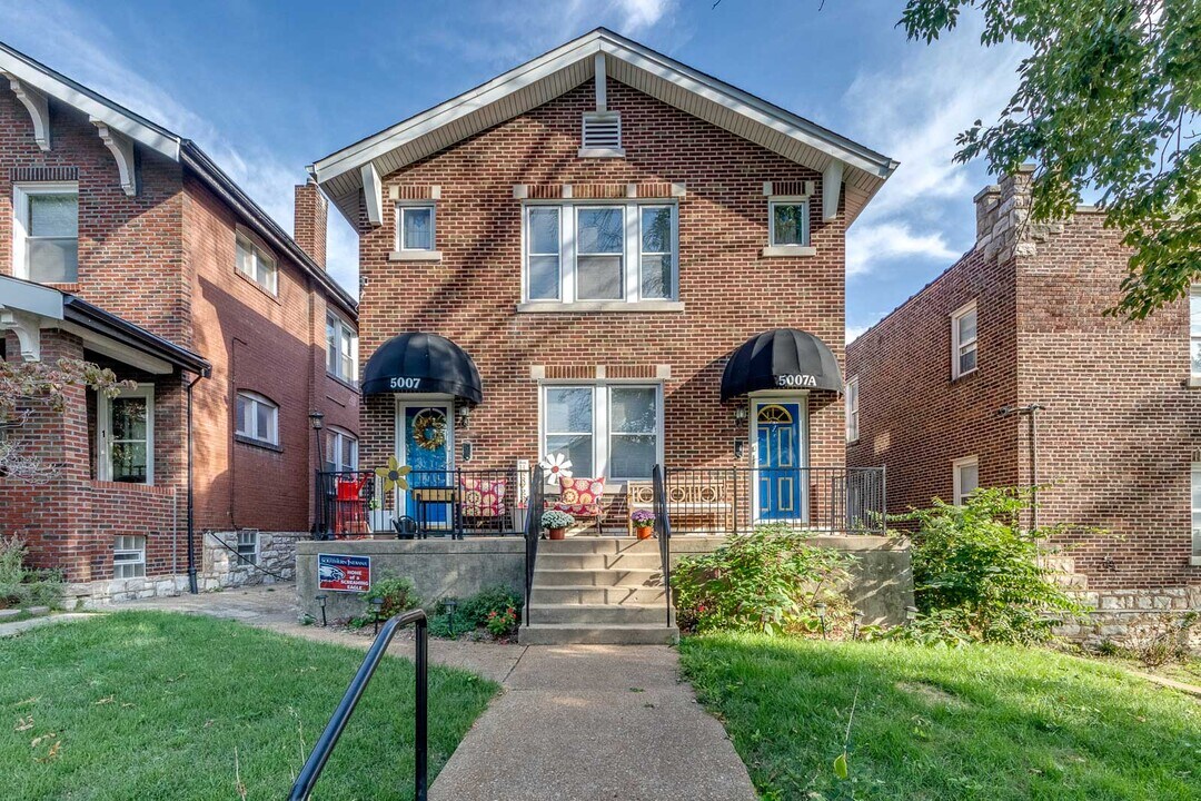 5007 Tholozan Ave, Unit 2F in St. Louis, MO - Building Photo
