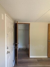 100 Forest Manor Dr photo'