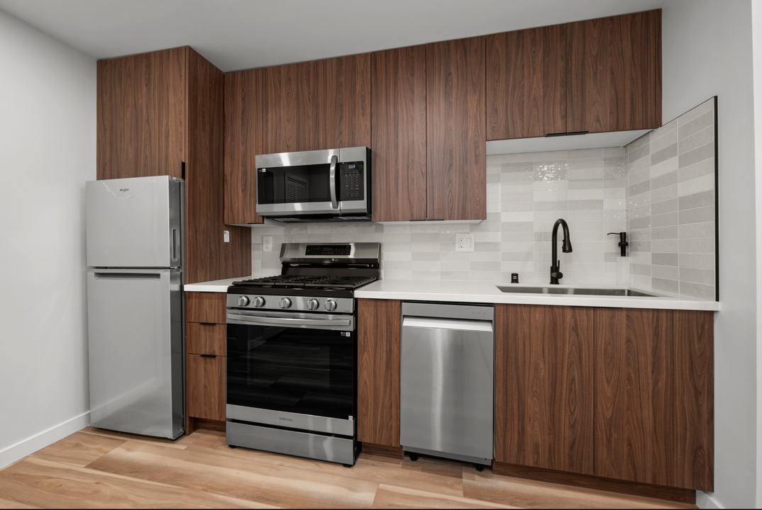 5231 Rincon St in San Diego, CA - Building Photo