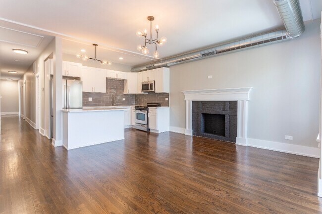 4329 N Ashland Ave, Unit 3 in Chicago, IL - Building Photo - Building Photo