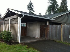 917 142nd Ave SE in Bellevue, WA - Building Photo