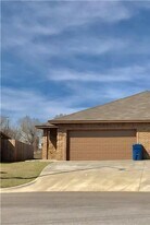 699 NE 20th Terrace in Newcastle, OK - Building Photo