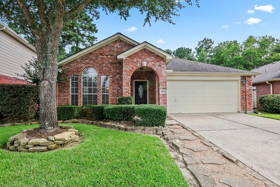 21803 Whispering Forest Dr in Kingwood, TX - Foto de edificio
