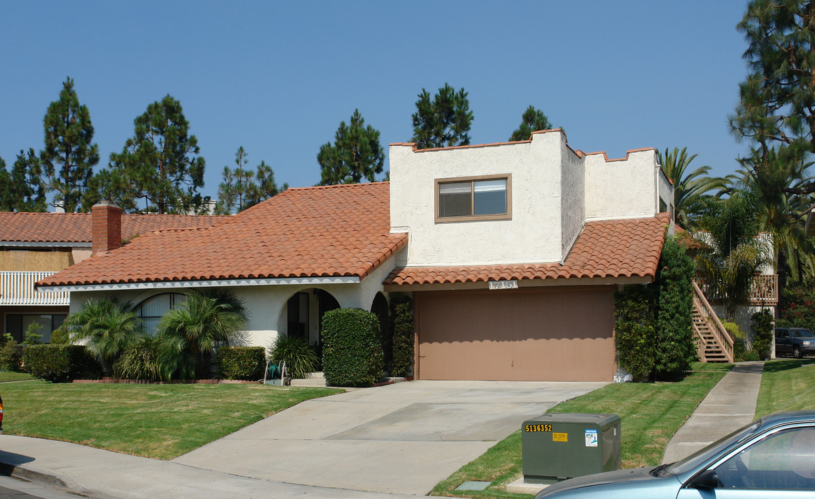 17151 Harbor Bluffs Cir in Huntington Beach, CA - Building Photo