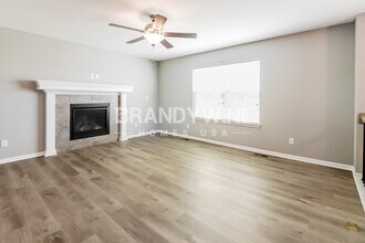 14320 Oakland Ct in Grandview, MO - Building Photo - Building Photo