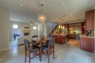 605 Peacock Ln in Austin, TX - Building Photo - Building Photo
