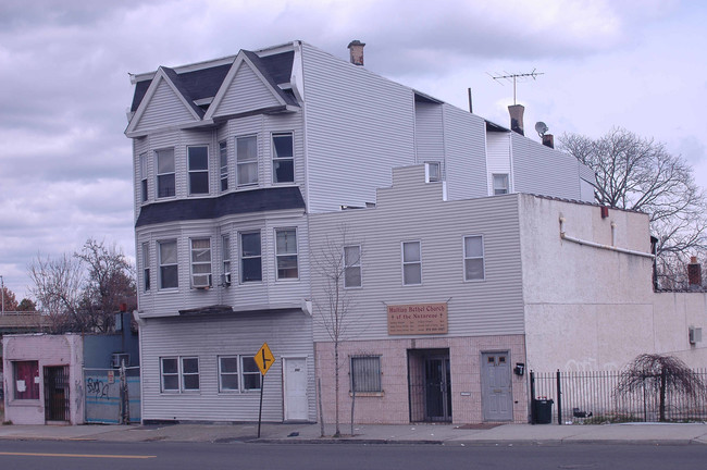 565 Main St in Paterson, NJ - Foto de edificio - Building Photo