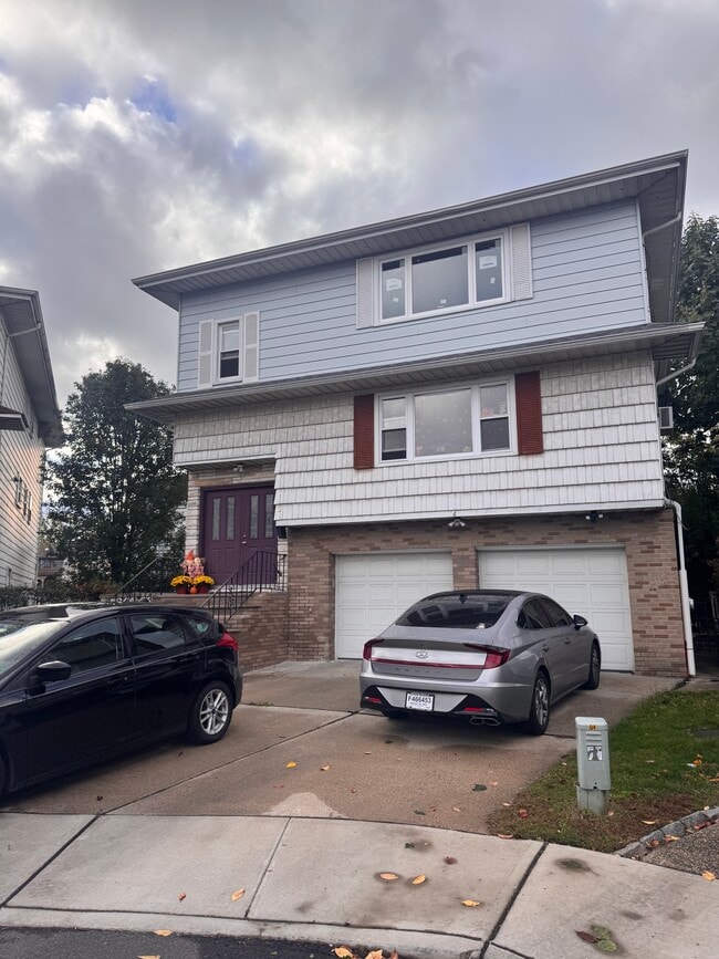 6 Oak Ln, Unit 2