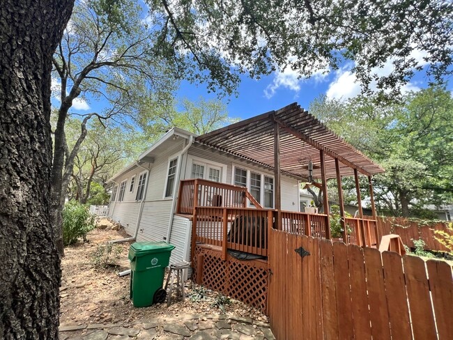 126 Abiso Ave in San Antonio, TX - Building Photo - Building Photo