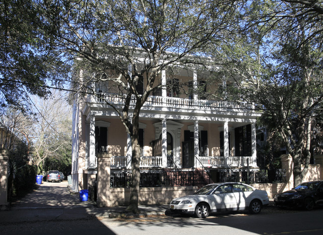 128 Wentworth St in Charleston, SC - Foto de edificio - Building Photo