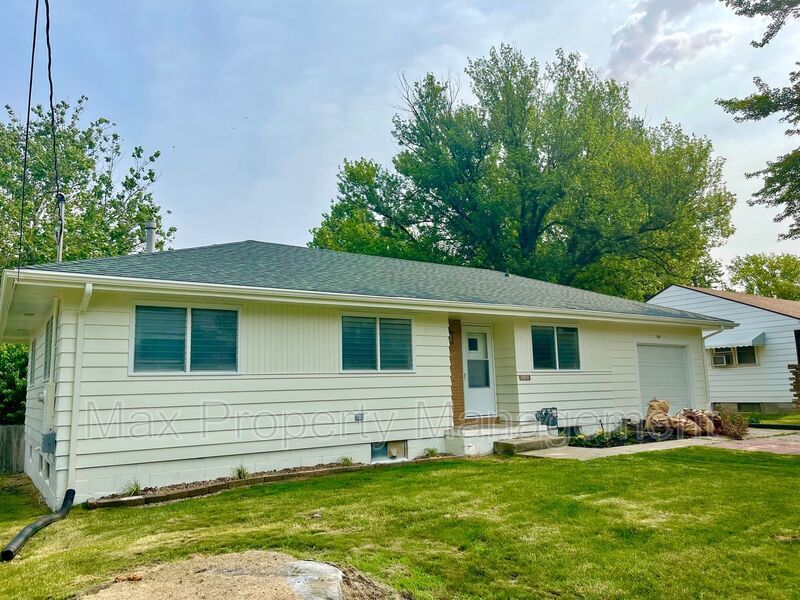 3715 Madison Ave in Des Moines, IA - Building Photo