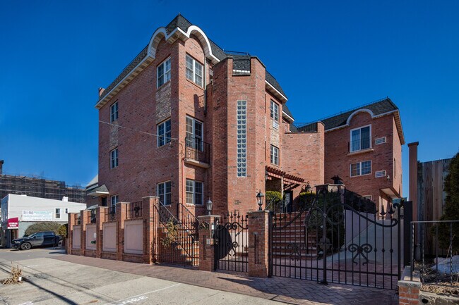 6315 Forest Ave in Ridgewood, NY - Building Photo - Building Photo