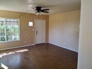 350 E Virginia Cir, Unit 350 in Phoenix, AZ - Foto de edificio - Building Photo