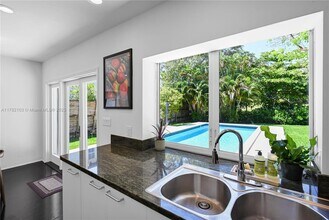 4121 Woodridge Rd in Miami, FL - Building Photo - Building Photo