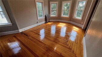 93 Raymond St in Providence, RI - Building Photo