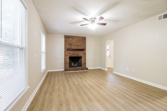 34 Oak Glen Dr in Greenville, SC - Building Photo - Building Photo