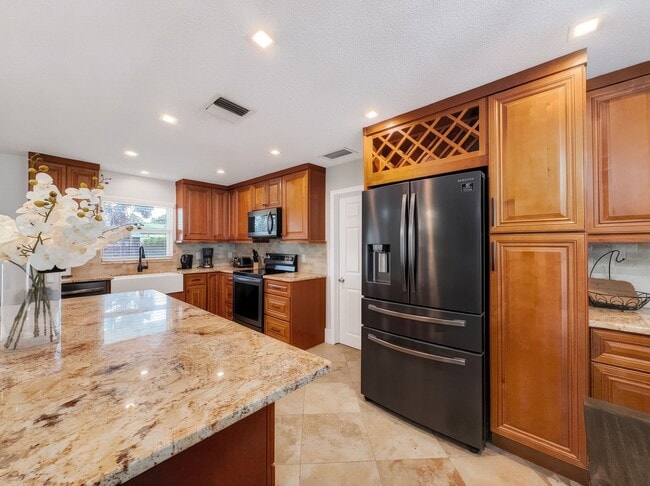 698 107th Ave N in Naples, FL - Building Photo - Building Photo