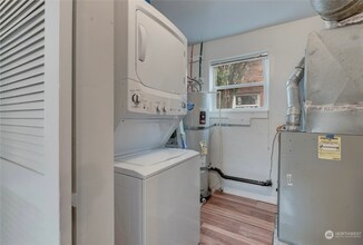 8147 9th Ave SW in Seattle, WA - Foto de edificio - Building Photo