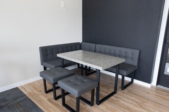 Elmview II Apartments in Faribault, MN - Foto de edificio - Building Photo