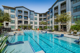 Avita Alamo Heights in San Antonio, TX - Building Photo - Building Photo