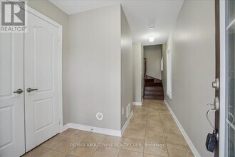 2548 Grand Oak Trail in Oakville, ON - Building Photo - Building Photo