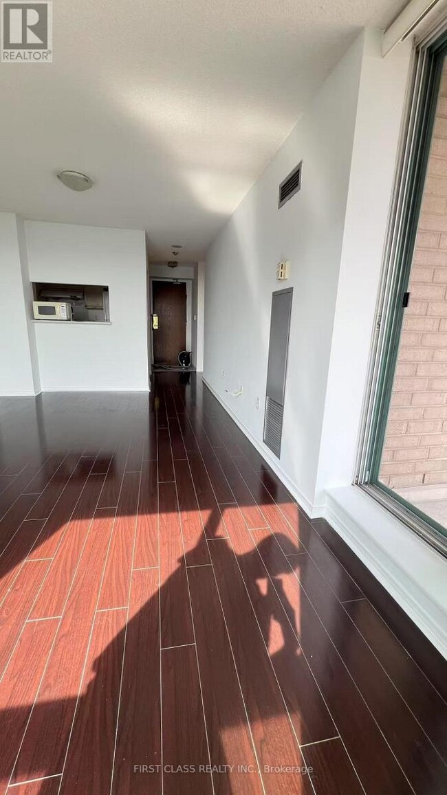 1-1601 Pemberton Ave in Toronto, ON - Building Photo - Building Photo