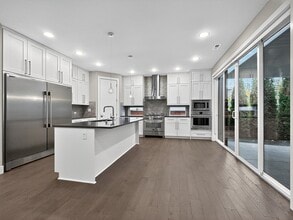 2821 Garden Ave N in Renton, WA - Building Photo - Building Photo