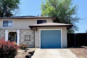 2661 Carmichael Way in Carmichael, CA - Building Photo