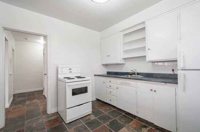 Twinson in Edmonton, AB - Building Photo - Building Photo