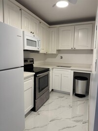 3000 Riomar St, Unit 605 in Fort Lauderdale, FL - Building Photo - Building Photo