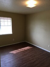 7528 Oak Chase in San Antonio, TX - Building Photo - Building Photo