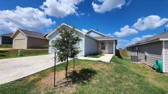 5311 Hornbeck Hts in Converse, TX - Building Photo