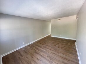 2263 U.S. 52 (W in West Lafayette, IN - Foto de edificio - Building Photo