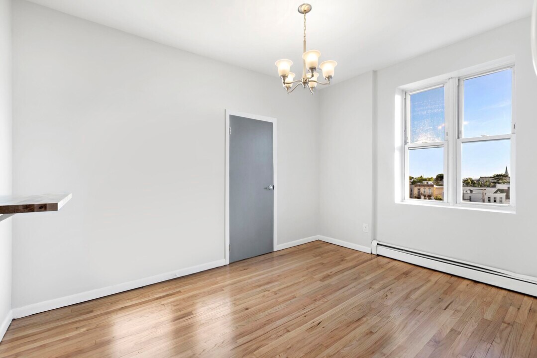 314 PATERSON PLANK Rd in Union City, NJ - Building Photo