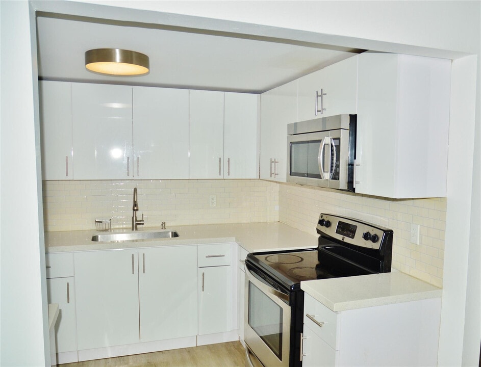 4770 NW 10th Ct in Plantation, FL - Building Photo