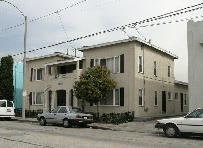 1430 Cherry Ave in Long Beach, CA - Foto de edificio - Building Photo