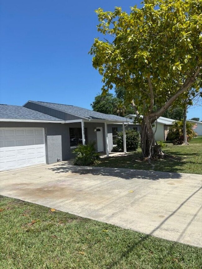 798 Aspen Dr in South Daytona, FL - Building Photo - Building Photo