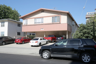 423 S Hamel Rd in Los Angeles, CA - Building Photo - Building Photo