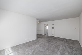 Blackburn Apartments in Los Angeles, CA - Building Photo - Interior Photo
