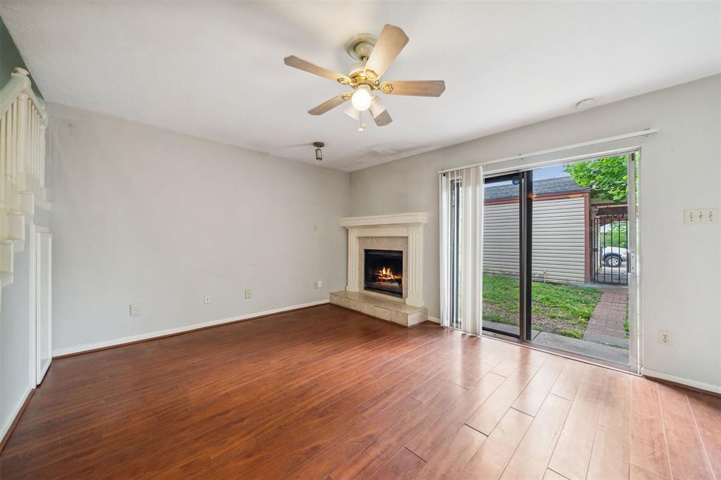 1841 Sherwood Forest St in Houston, TX - Building Photo