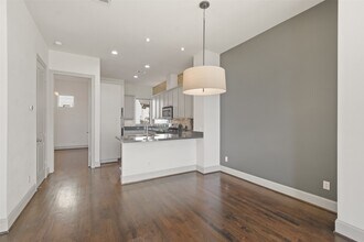 5000 Schuler St in Houston, TX - Building Photo - Building Photo