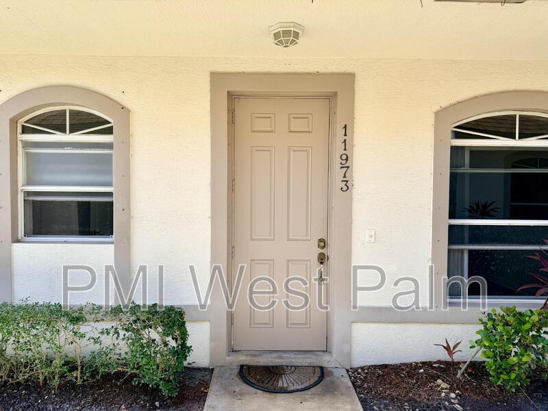 11973 Sturbridge Ln in Wellington, FL - Building Photo