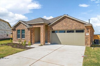 425 Escondido Cir in San Marcos, TX - Building Photo - Building Photo