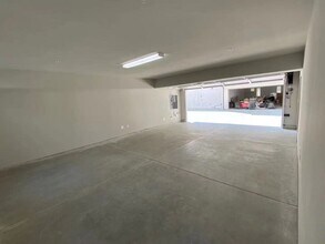 3702 S Island Way in Los Angeles, CA - Foto de edificio - Building Photo