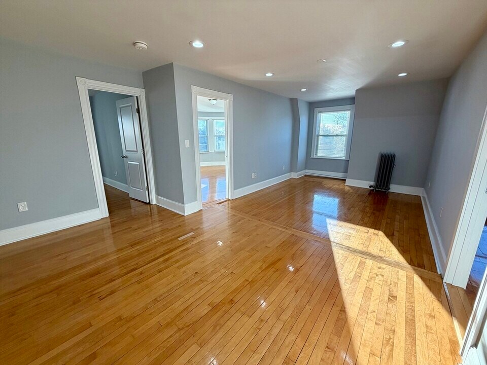 437-439 High St in Medford, MA - Building Photo