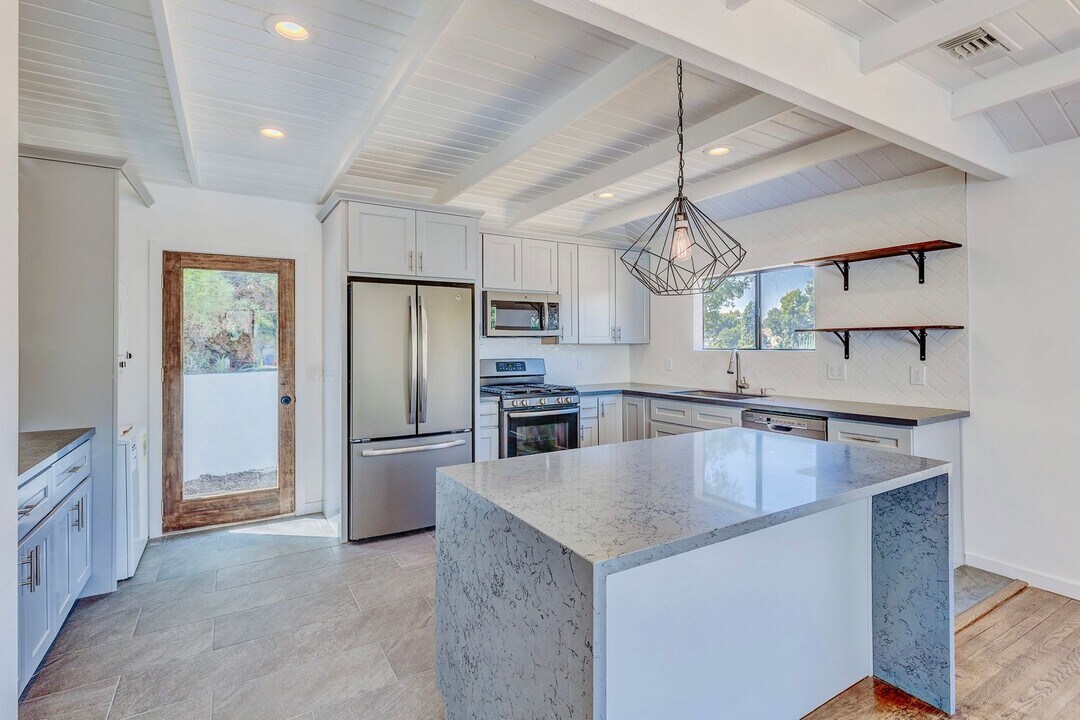 1520 Marsden St in Los Angeles, CA - Building Photo