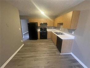 5787 Summerglen Ln in Atlanta, GA - Building Photo - Building Photo
